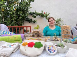 Schülerin von Wahat al-Farah organisiert eine Ausstellung
